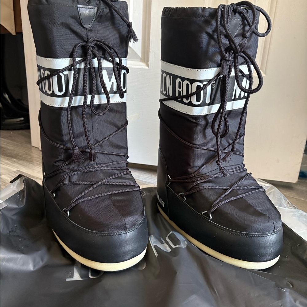 Moon Boot Classic Black Snow Boots - Picture 2 of 6